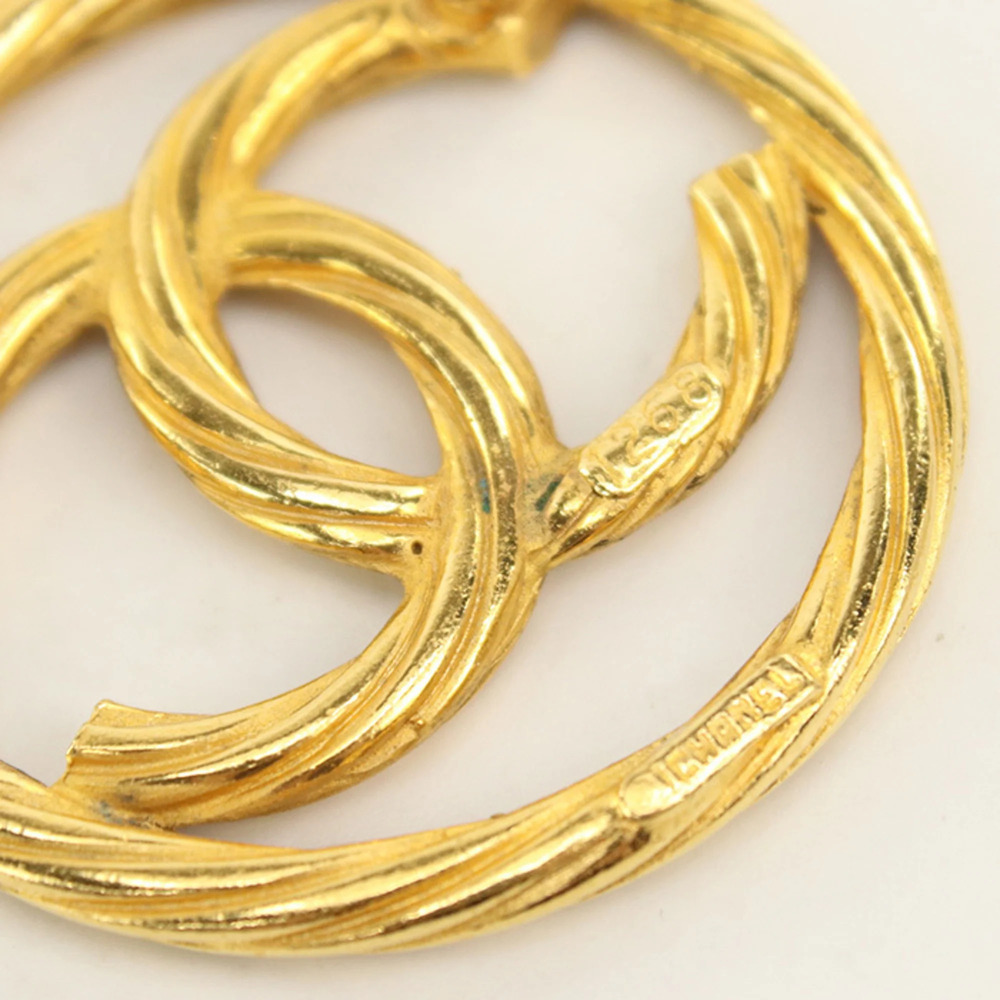 CHANEL Authentic Gold Logo Brooch - Picture 4 of 5